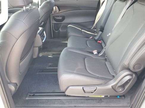 New 2026 Kia Carnival SX image 21