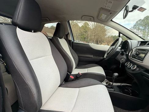Used 2014 Toyota Yaris L image 20