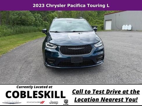 Used 2023 Chrysler Pacifica Touring-L w/ S Appearance Package AWD/4WD image 2