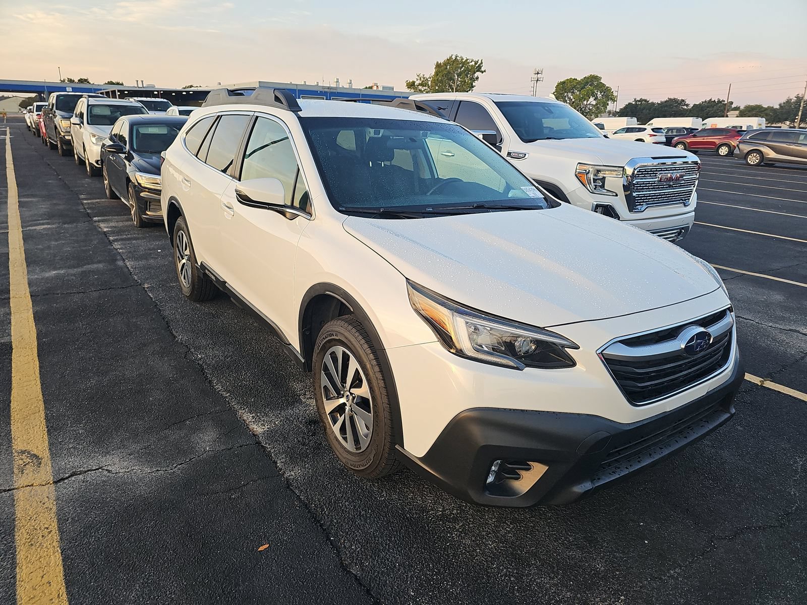 Used 2022 Subaru Outback Premium AWD/4WD image 4