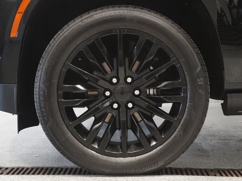 Used 2025 Chevrolet Suburban Premier AWD/4WD image 8