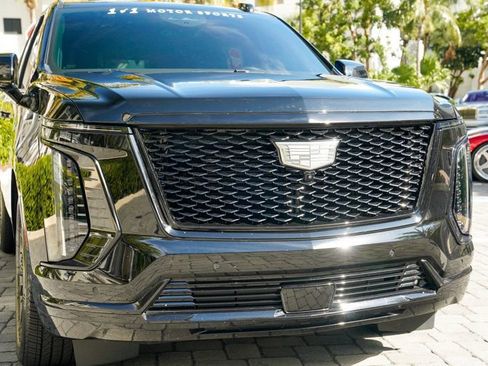 Used 2025 Cadillac Escalade Sport Platinum w/ LPO, ONYX Package image 40