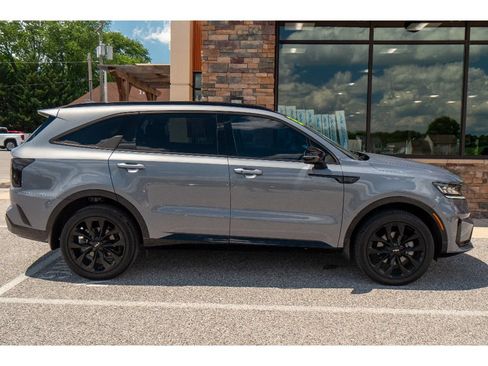 Used 2023 Kia Sorento SX AWD/4WD image 2