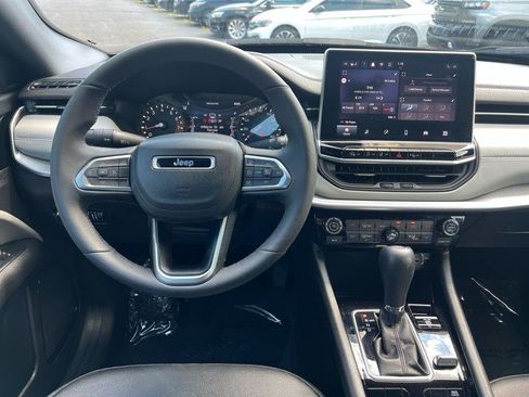 Used 2025 Jeep Compass Limited AWD/4WD image 12