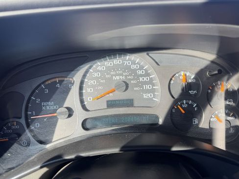 Used 2004 GMC Sierra 2500 SLE w/ Heavy-Duty Power Package image 14