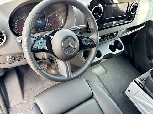 New 2025 Mercedes-Benz Sprinter 2500 image 9