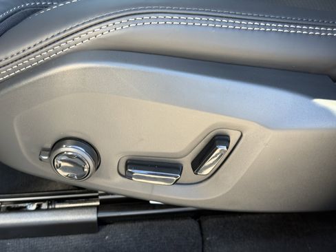 New 2026 Volvo XC60 B5 Ultra w/ Protection Package image 19