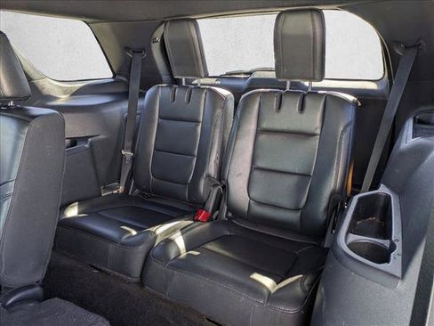 Used 2018 Ford Explorer XLT w/ Equipment Group 202A image 20