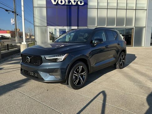 New 2026 Volvo XC40 B5 Core image 1