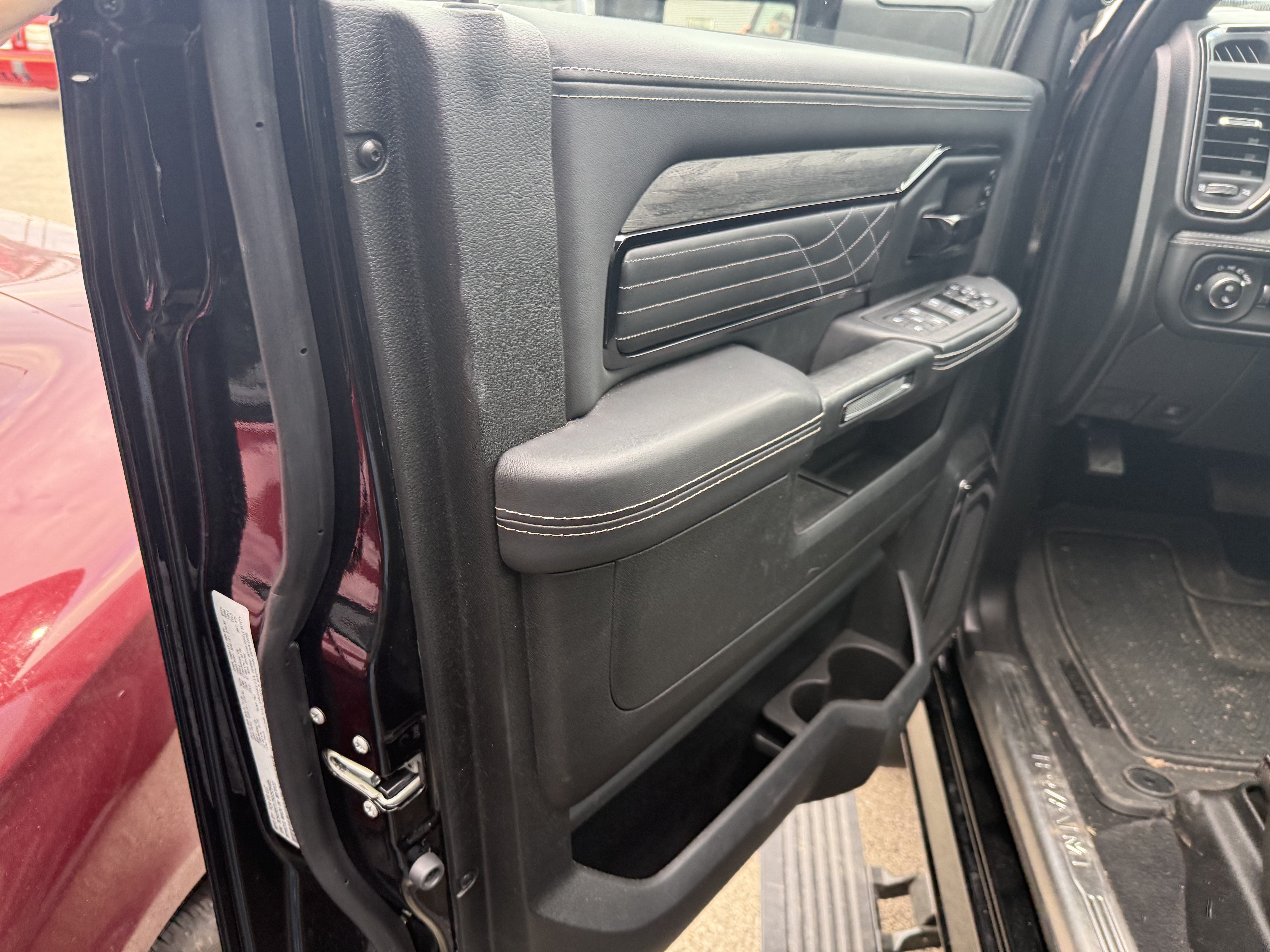 Used 2025 RAM 2500 Limited AWD/4WD image 7