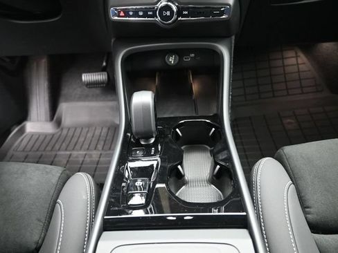 New 2026 Volvo XC40 B5 Ultra w/ Protection Package Premier AWD/4WD image 13