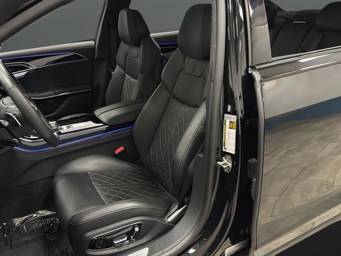 Used 2024 Audi S8 w/ S8 Comfort Plus Package AWD/4WD image 10
