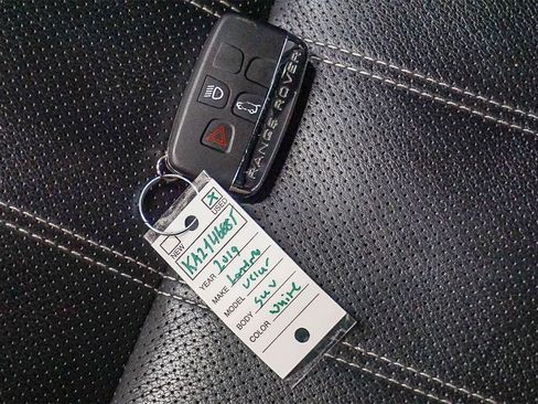 Used 2019 Land Rover Range Rover Velar R-Dynamic SE image 22