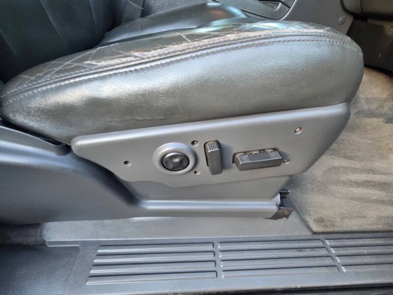 Used 2004 Chevrolet Avalanche Z71 w/ Sun And Sound Package AWD/4WD image 20