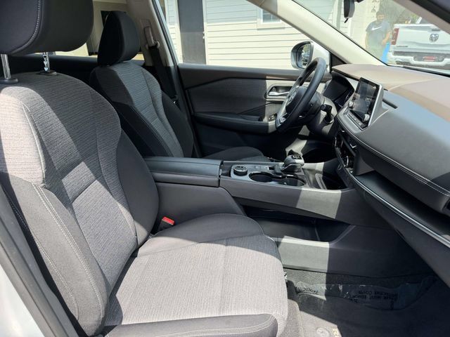 Used 2023 Nissan Rogue SV AWD/4WD image 10