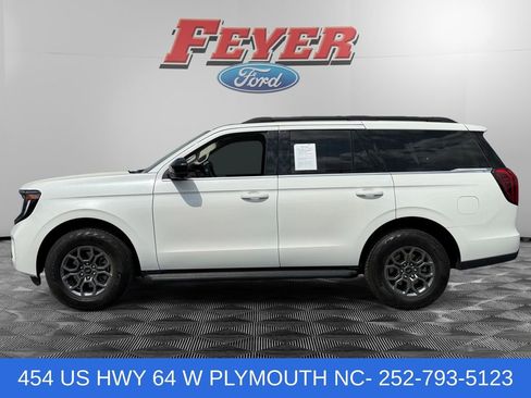 Used 2025 Ford Expedition Active AWD/4WD image 2