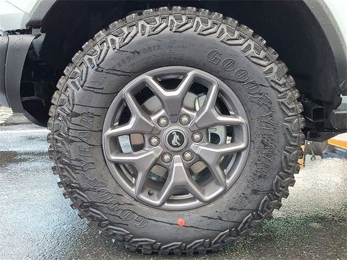 New 2025 Ford Bronco Badlands image 5