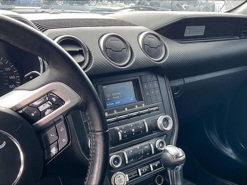 Used 2016 Ford Mustang Coupe image 4