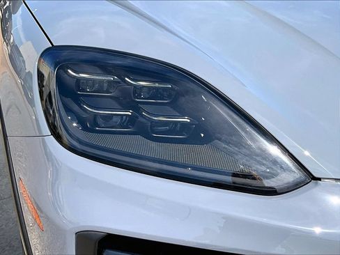 Certified 2024 Porsche Cayenne Turbo GT AWD/4WD image 12