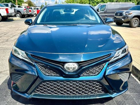 Used 2018 Toyota Camry SE w/ Convenience Package FWD image 4