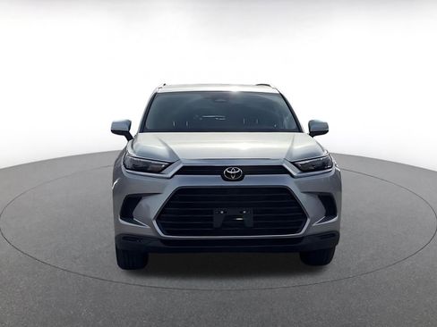 Used 2025 Toyota Grand Highlander XLE image 3