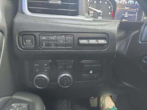 Used 2021 GMC Yukon Denali w/ Denali Premium Package image 24