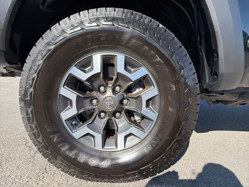 Used 2020 Toyota Tacoma TRD Off-Road AWD/4WD image 14
