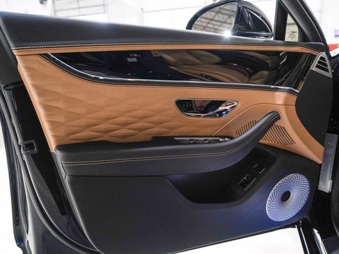 Used 2022 Bentley Flying Spur V8 image 18