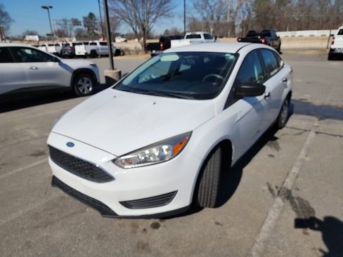 Used 2018 Ford Focus S image 2