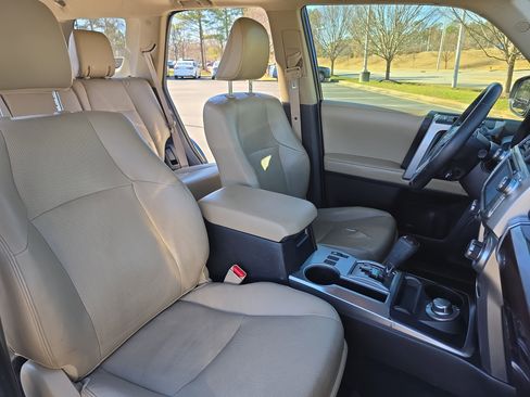 Used 2014 Toyota 4Runner Limited image 10