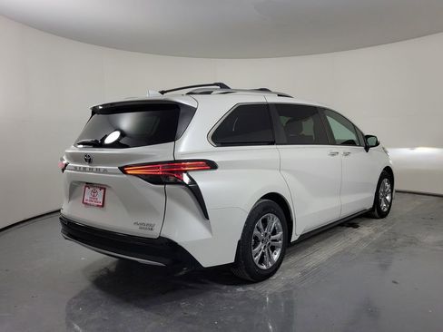 Certified 2023 Toyota Sienna Platinum AWD/4WD image 5