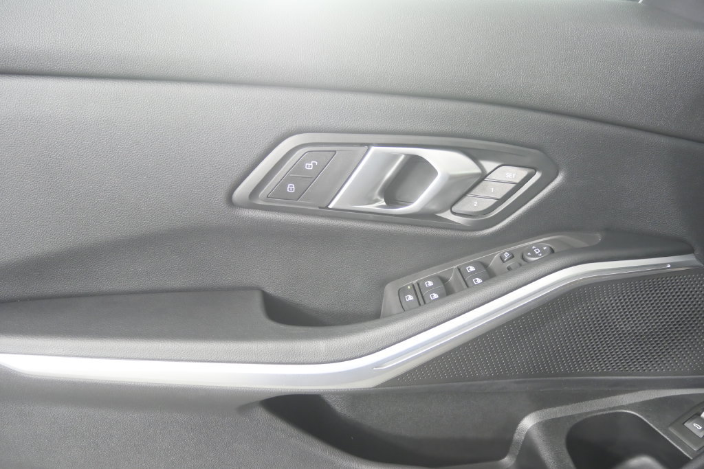 Used 2026 BMW 330i Sedan RWD image 9