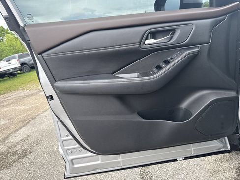 Used 2023 Nissan Rogue SV w/ SV Premium B Package FWD image 10