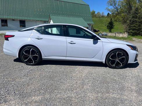 Used 2024 Nissan Altima 2.5 SR FWD image 4