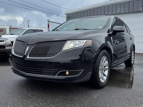Used 2015 Lincoln MKT AWD image 1