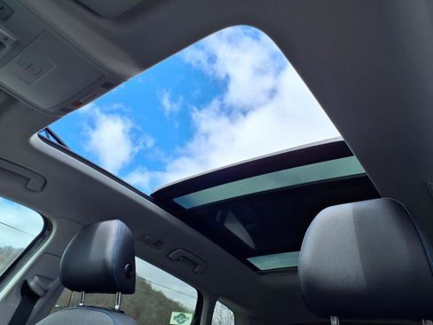 New 2024 Volkswagen Taos SE image 8