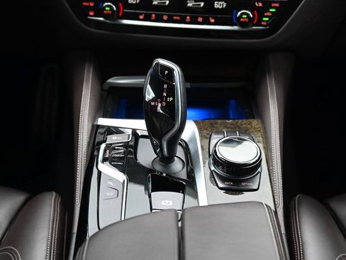 Used 2018 BMW M550i xDrive AWD/4WD image 34