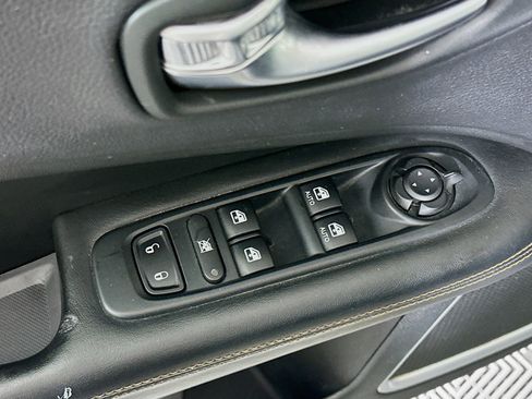 Used 2018 Jeep Compass Limited w/ Navigation Group AWD/4WD image 15
