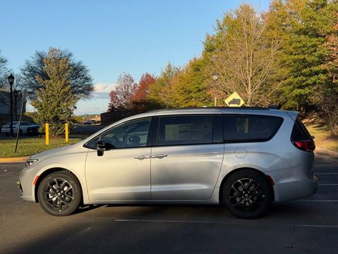 New 2026 Chrysler Pacifica Select image 10