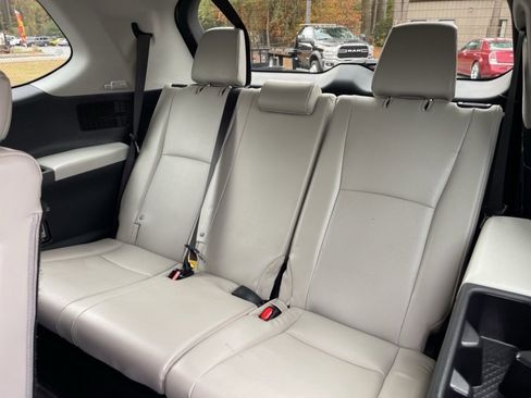 Used 2024 Toyota Grand Highlander Limited image 17