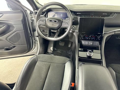 Used 2024 Jeep Grand Cherokee L Laredo RWD image 20