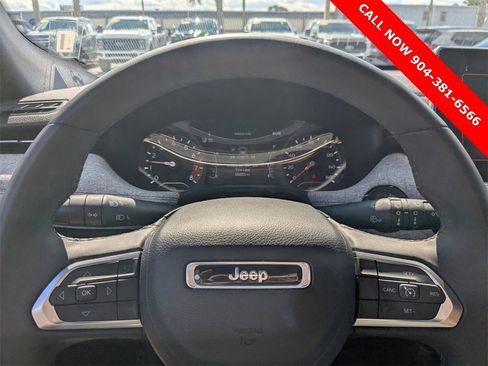 Used 2024 Jeep Compass Latitude image 28