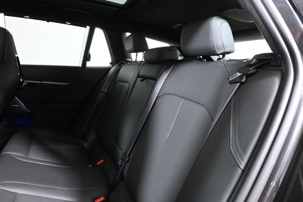 Used 2025 BMW M5 Touring AWD/4WD image 4