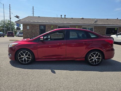 Used 2015 Ford Focus SE w/ SE Sport Package FWD image 8
