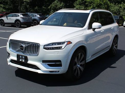 Certified 2023 Volvo XC90 B6 Ultimate w/ Protection Package Premier AWD/4WD image 9
