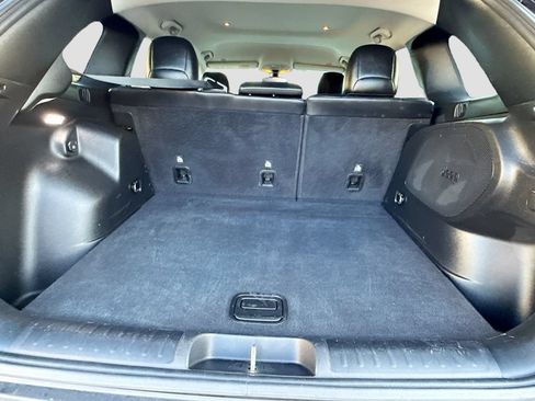 Used 2019 Jeep Cherokee Limited FWD image 12