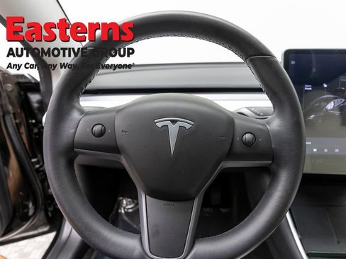 Used 2020 Tesla Model 3 Standard Range RWD image 10