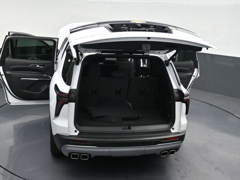 Used 2024 Chevrolet Traverse LT image 36
