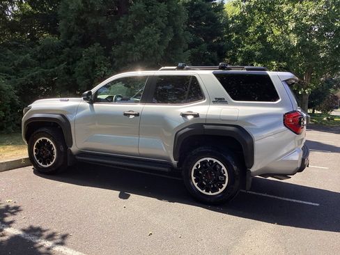 Certified 2025 Toyota 4Runner TRD Off-Road AWD/4WD image 10