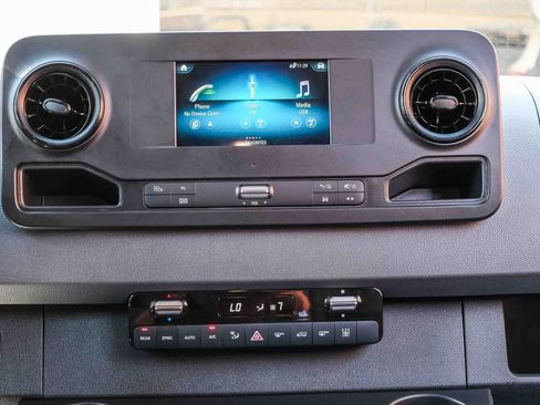 Used 2024 Mercedes-Benz Sprinter 2500 image 16